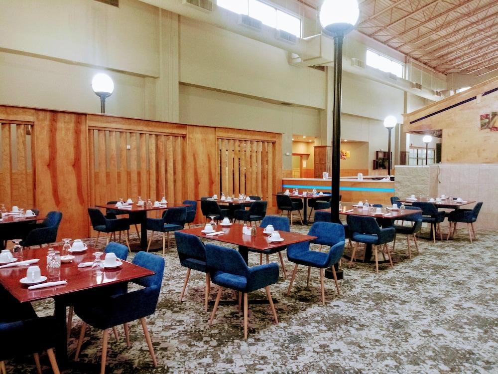 Wyndham Garden Conference Center Champaign - Urbana Hotel Ngoại thất bức ảnh