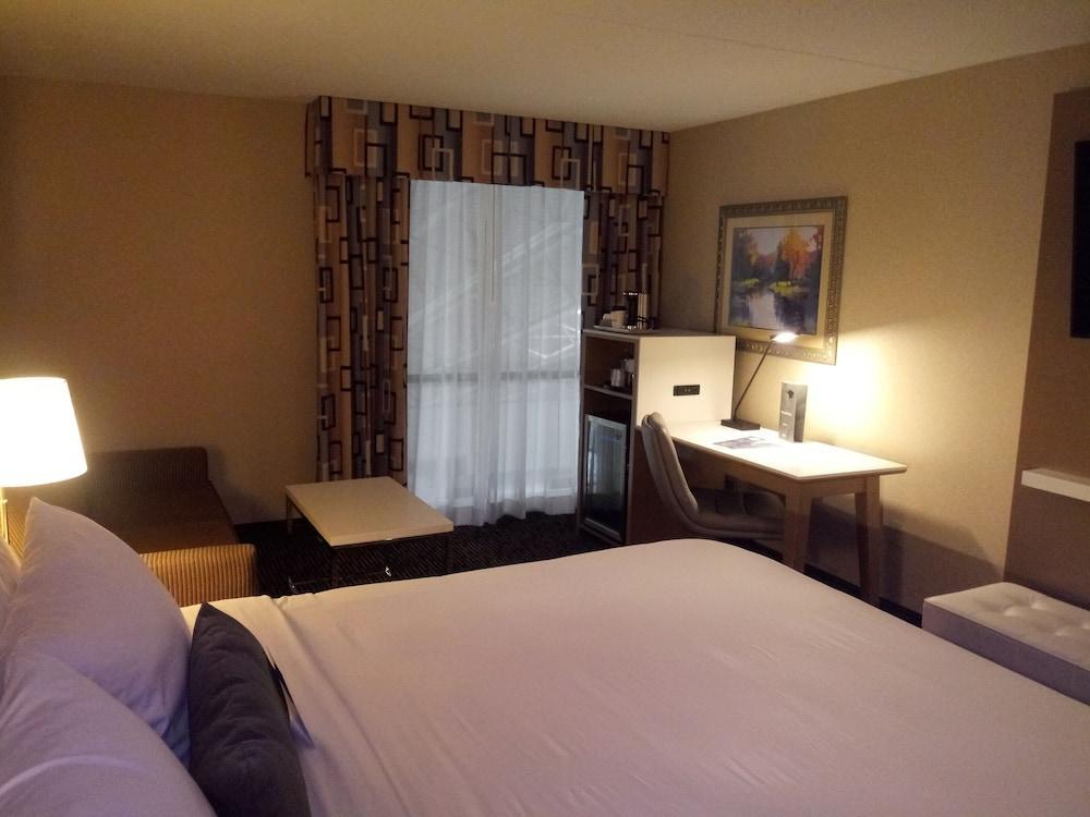 Wyndham Garden Conference Center Champaign - Urbana Hotel Ngoại thất bức ảnh