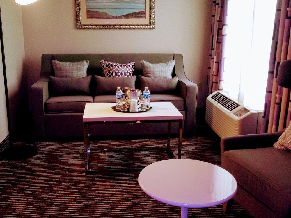 Wyndham Garden Conference Center Champaign - Urbana Hotel Ngoại thất bức ảnh