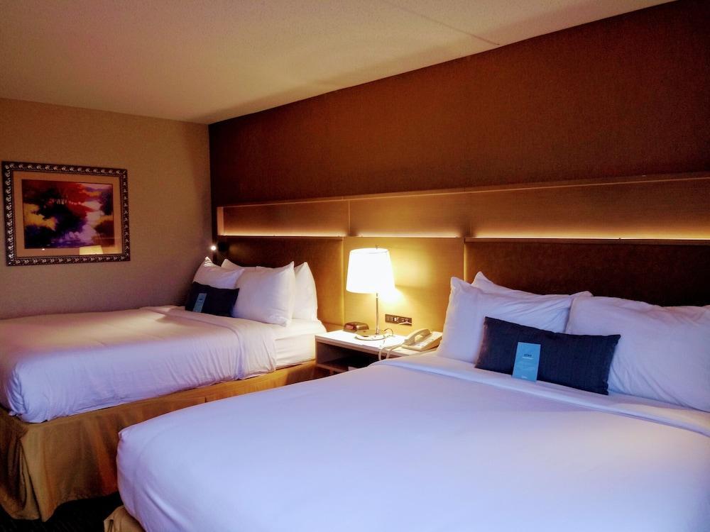 Wyndham Garden Conference Center Champaign - Urbana Hotel Ngoại thất bức ảnh