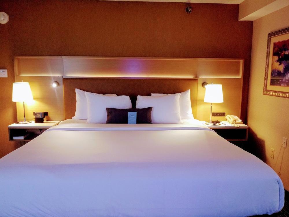 Wyndham Garden Conference Center Champaign - Urbana Hotel Ngoại thất bức ảnh