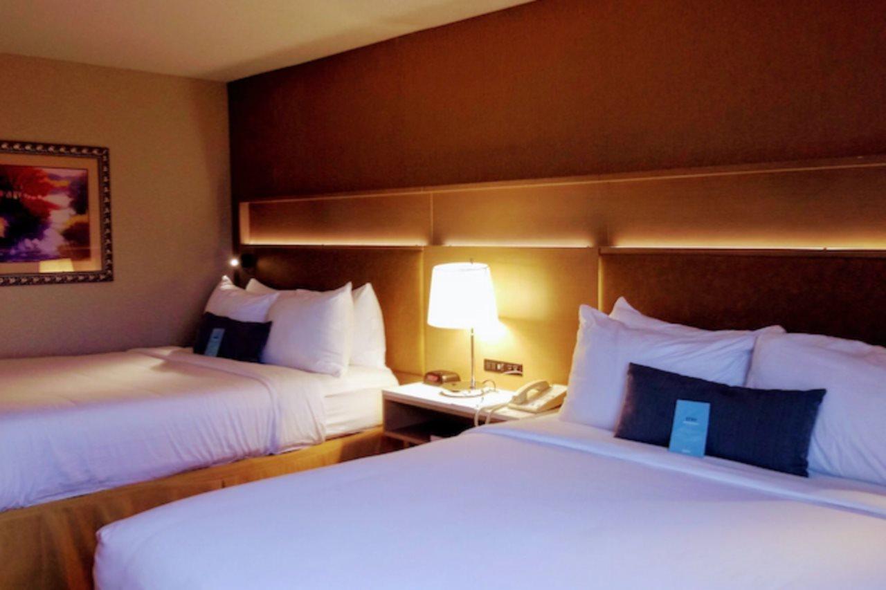 Wyndham Garden Conference Center Champaign - Urbana Hotel Ngoại thất bức ảnh