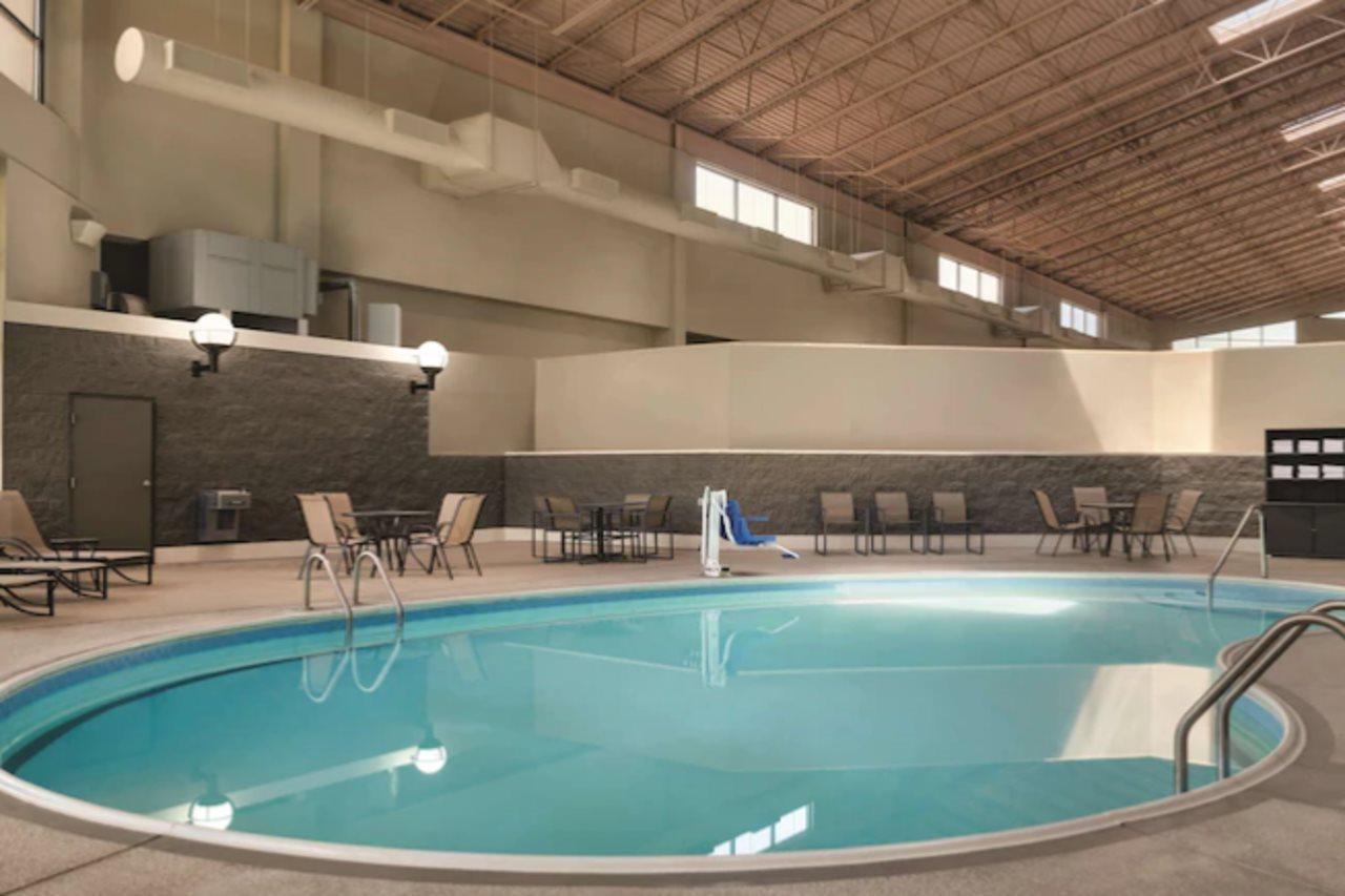 Wyndham Garden Conference Center Champaign - Urbana Hotel Ngoại thất bức ảnh
