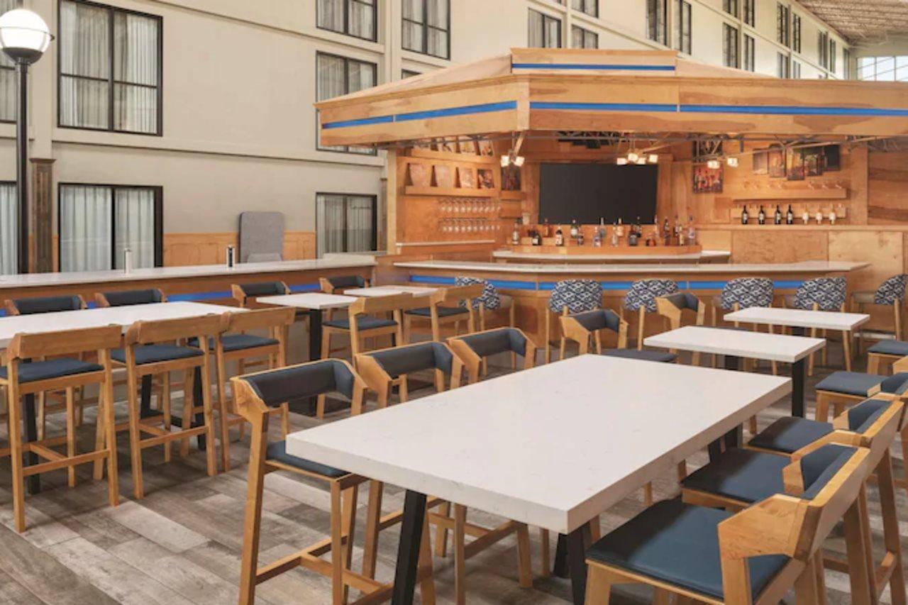 Wyndham Garden Conference Center Champaign - Urbana Hotel Ngoại thất bức ảnh