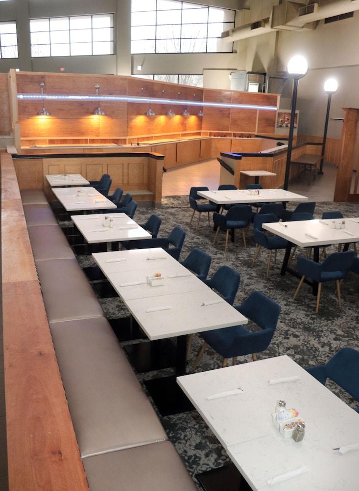 Wyndham Garden Conference Center Champaign - Urbana Hotel Ngoại thất bức ảnh