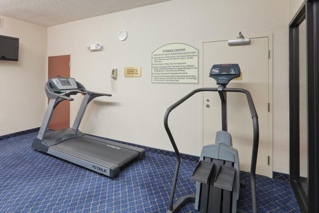 Wyndham Garden Conference Center Champaign - Urbana Hotel Ngoại thất bức ảnh