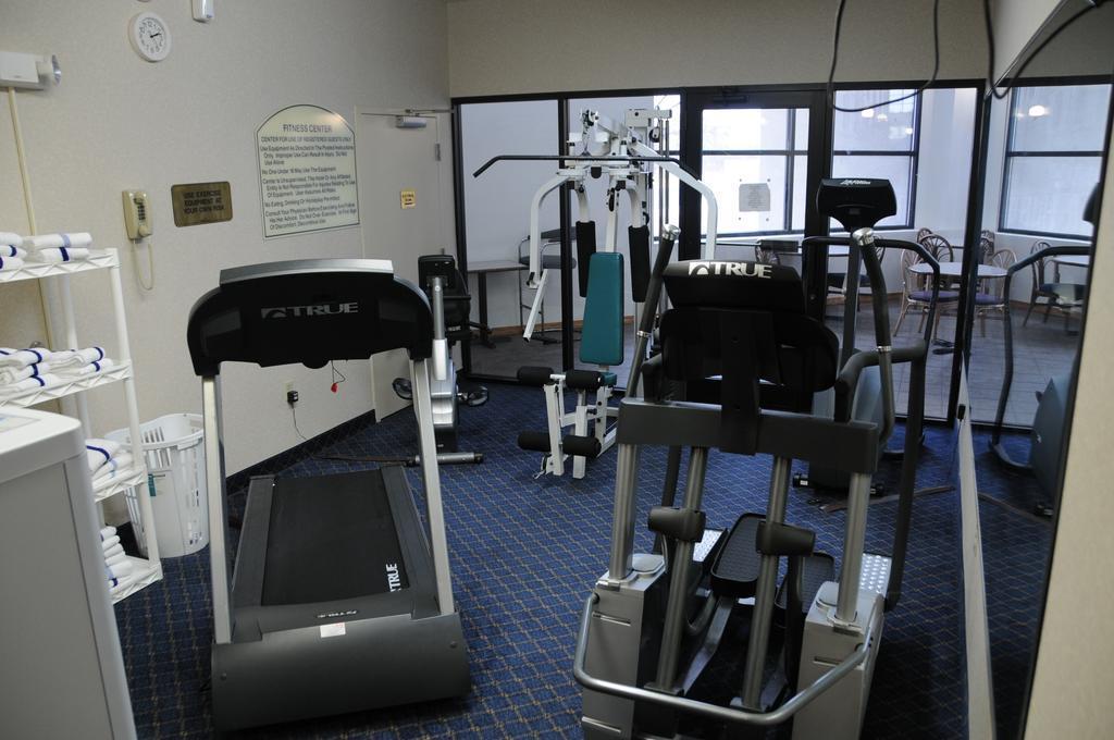 Wyndham Garden Conference Center Champaign - Urbana Hotel Ngoại thất bức ảnh
