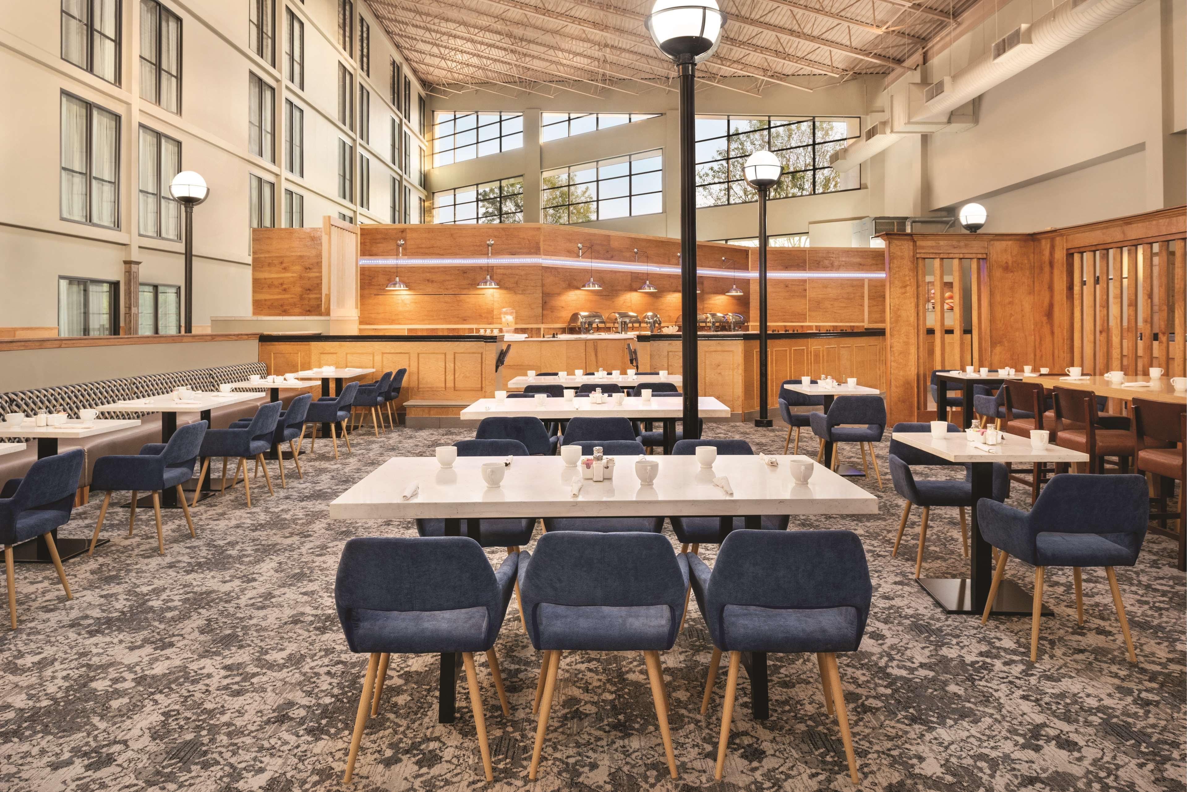 Wyndham Garden Conference Center Champaign - Urbana Hotel Ngoại thất bức ảnh