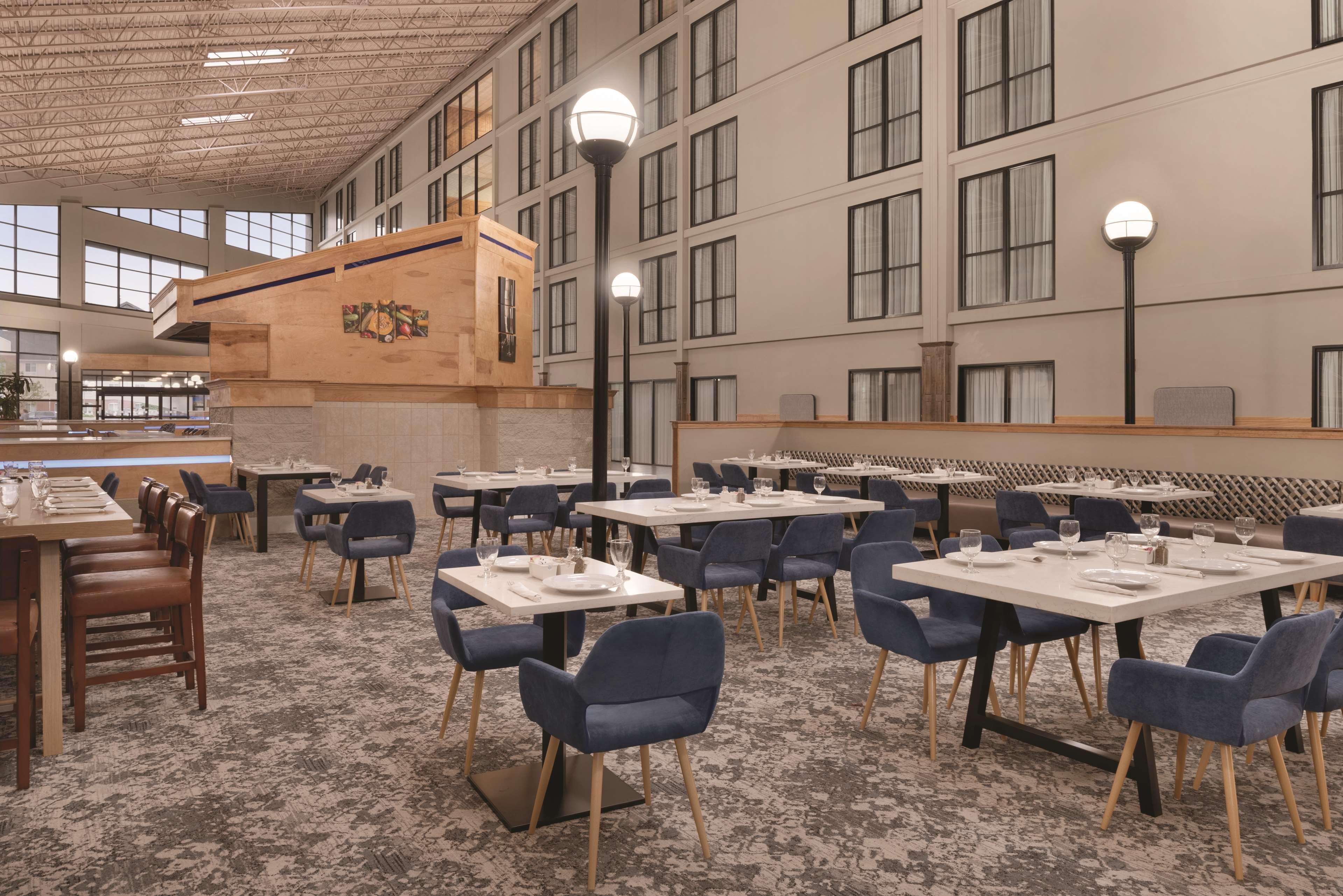 Wyndham Garden Conference Center Champaign - Urbana Hotel Ngoại thất bức ảnh