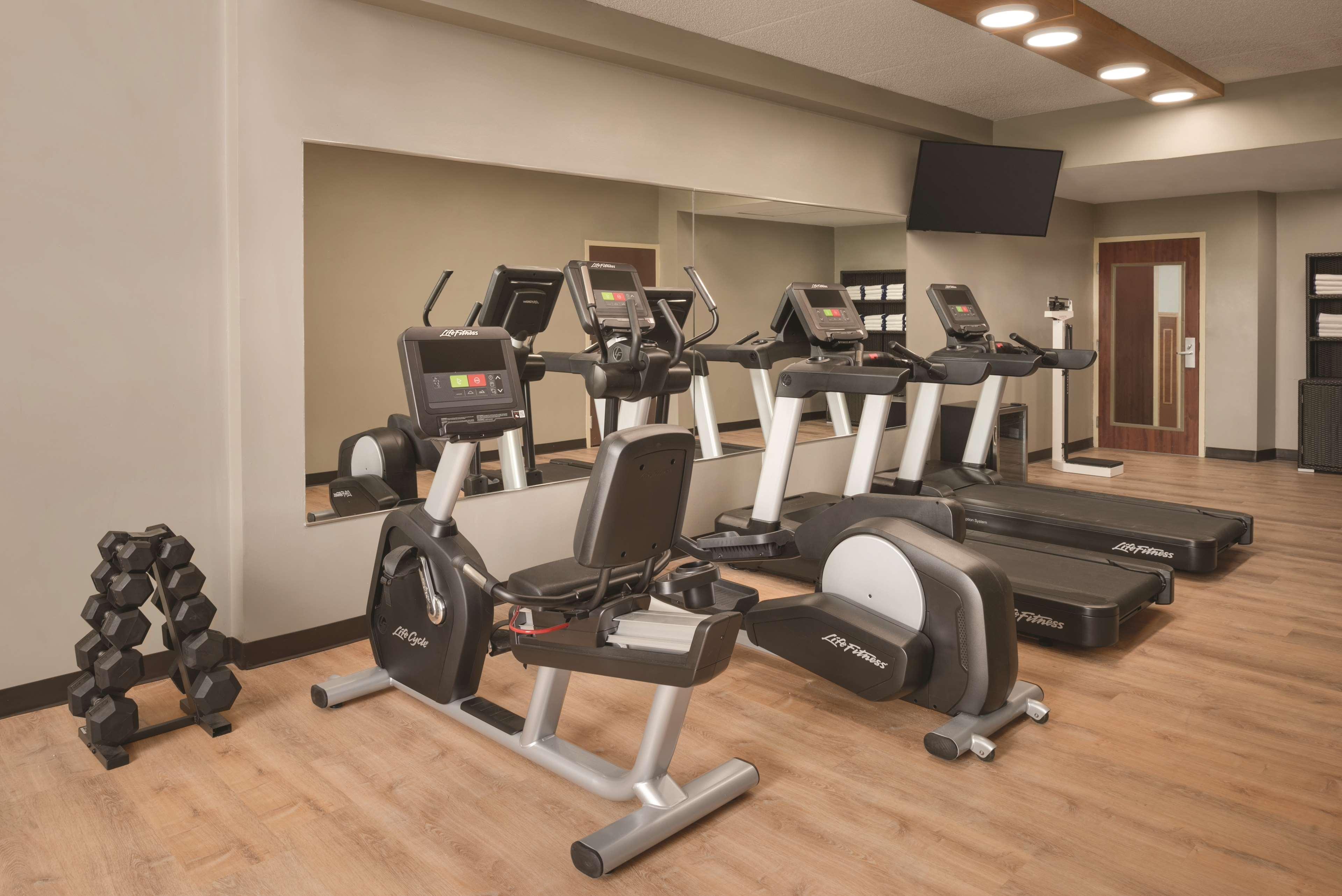 Wyndham Garden Conference Center Champaign - Urbana Hotel Ngoại thất bức ảnh