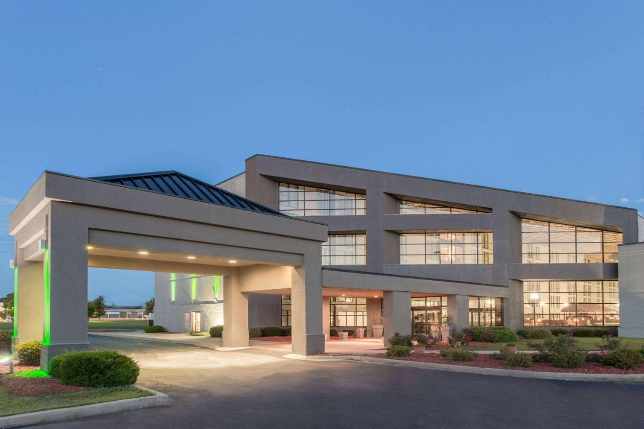 Wyndham Garden Conference Center Champaign - Urbana Hotel Ngoại thất bức ảnh