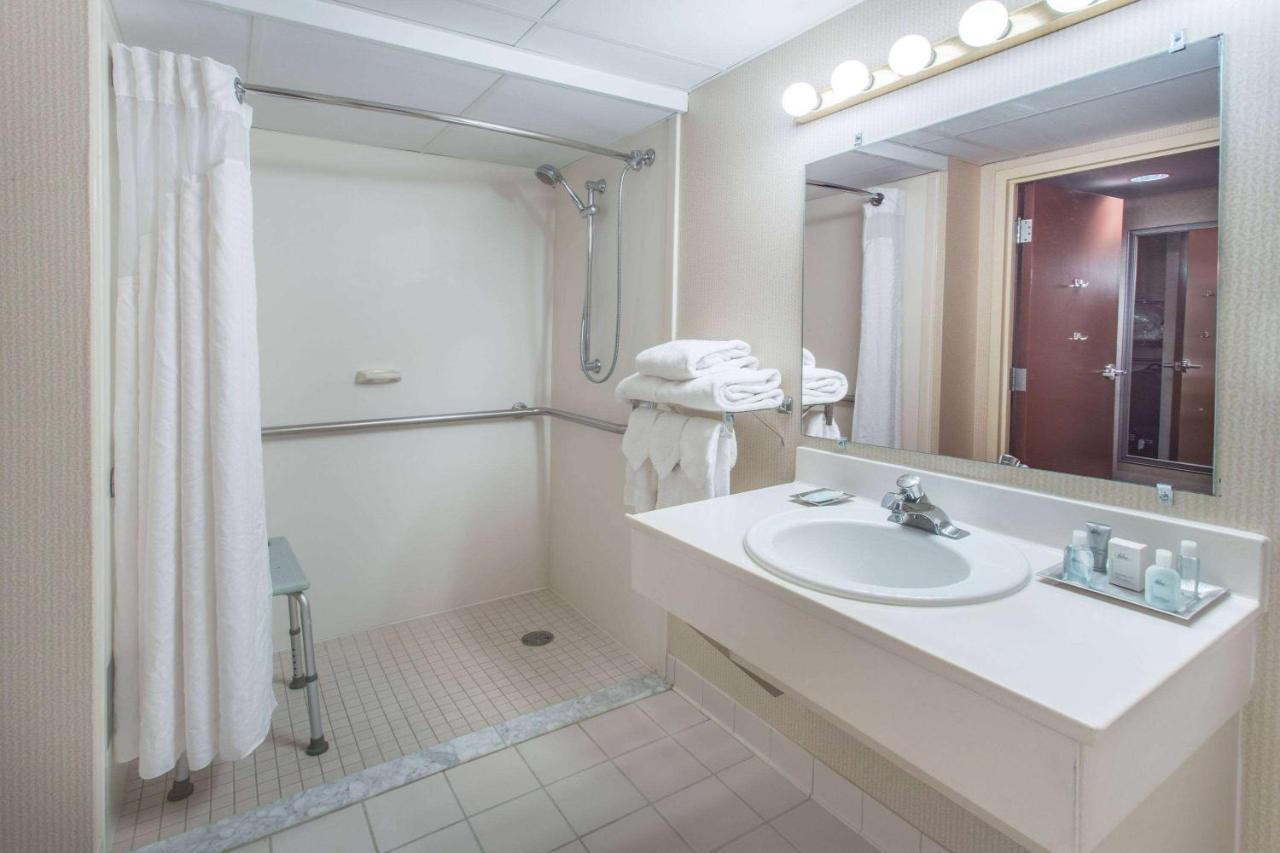Wyndham Garden Conference Center Champaign - Urbana Hotel Ngoại thất bức ảnh