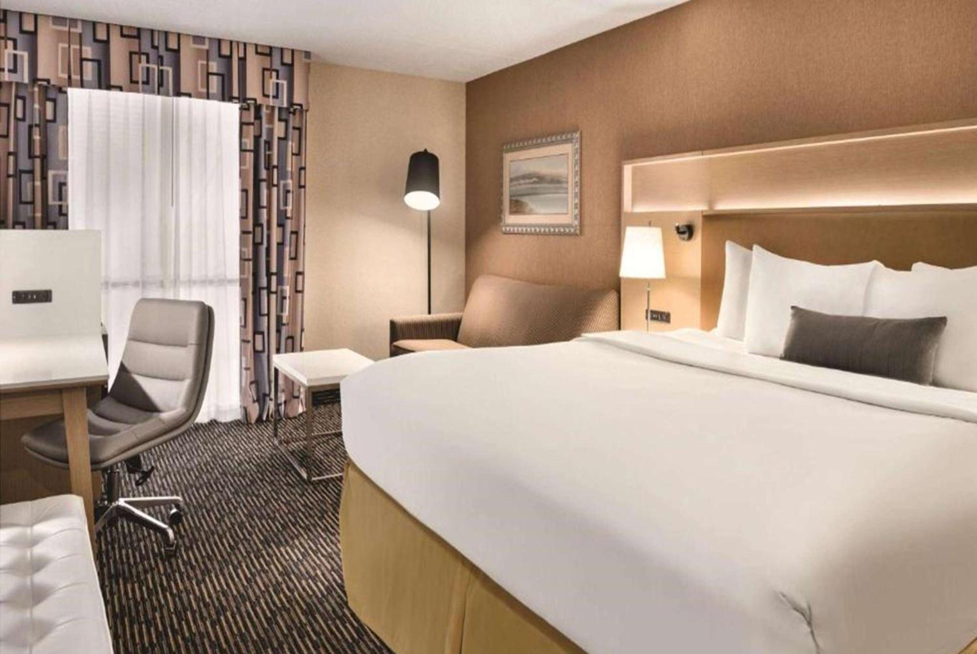 Wyndham Garden Conference Center Champaign - Urbana Hotel Ngoại thất bức ảnh