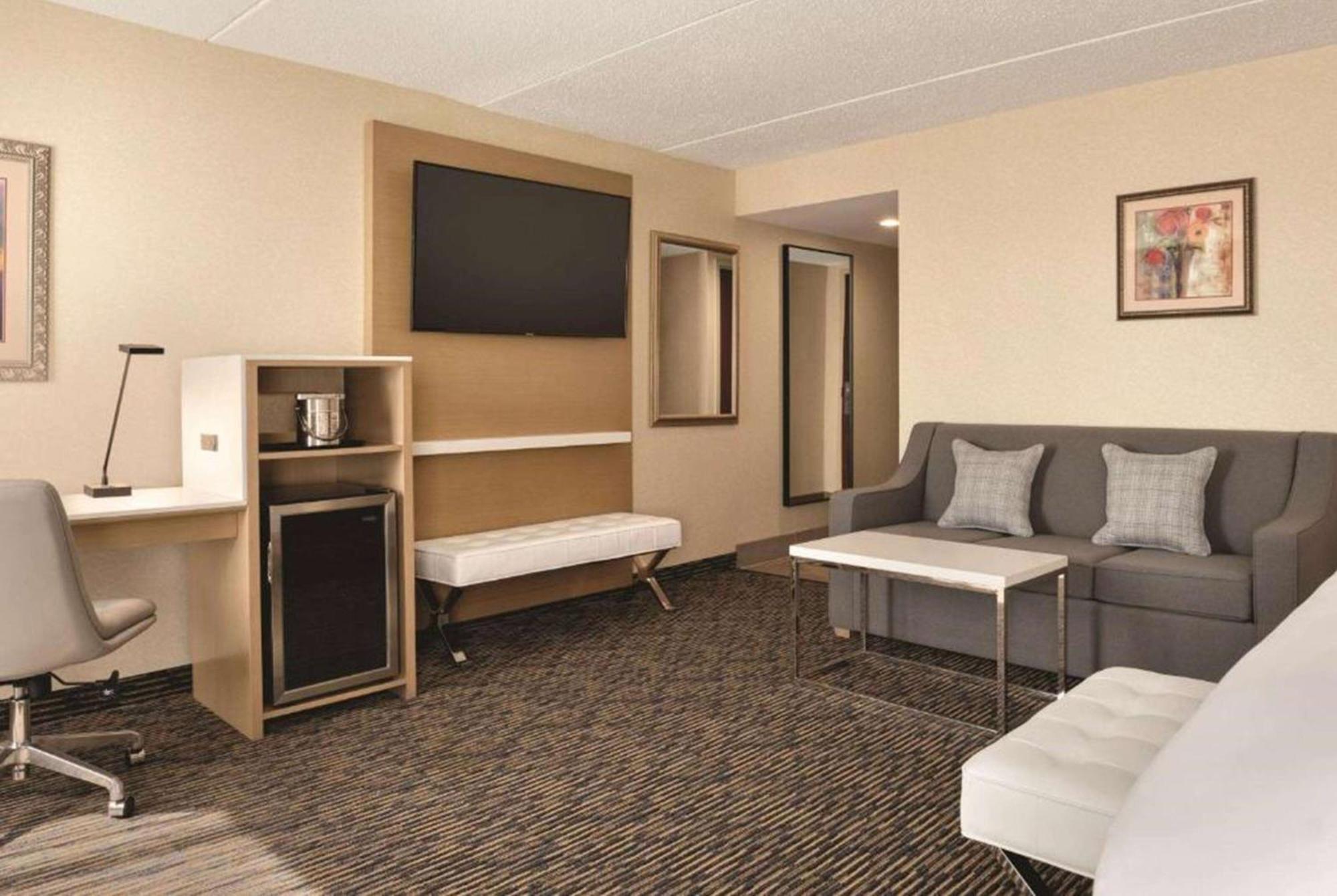 Wyndham Garden Conference Center Champaign - Urbana Hotel Ngoại thất bức ảnh