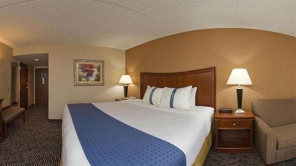 Wyndham Garden Conference Center Champaign - Urbana Hotel Ngoại thất bức ảnh