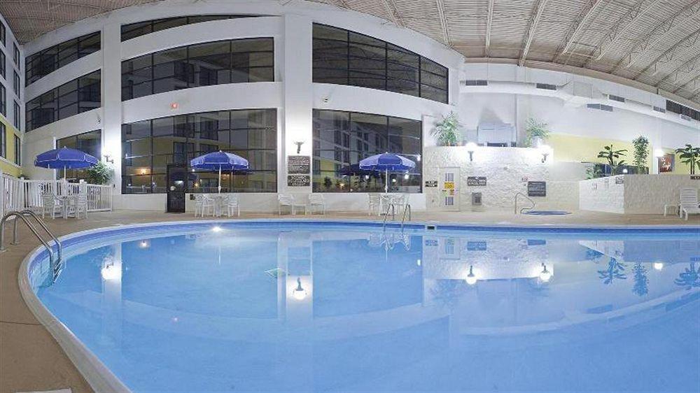 Wyndham Garden Conference Center Champaign - Urbana Hotel Ngoại thất bức ảnh