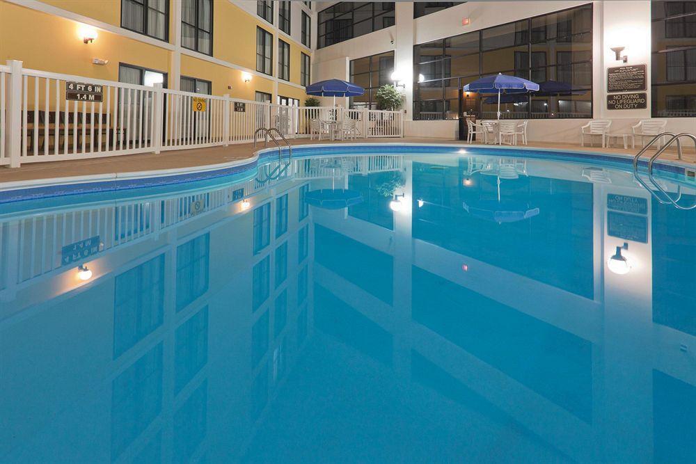 Wyndham Garden Conference Center Champaign - Urbana Hotel Ngoại thất bức ảnh