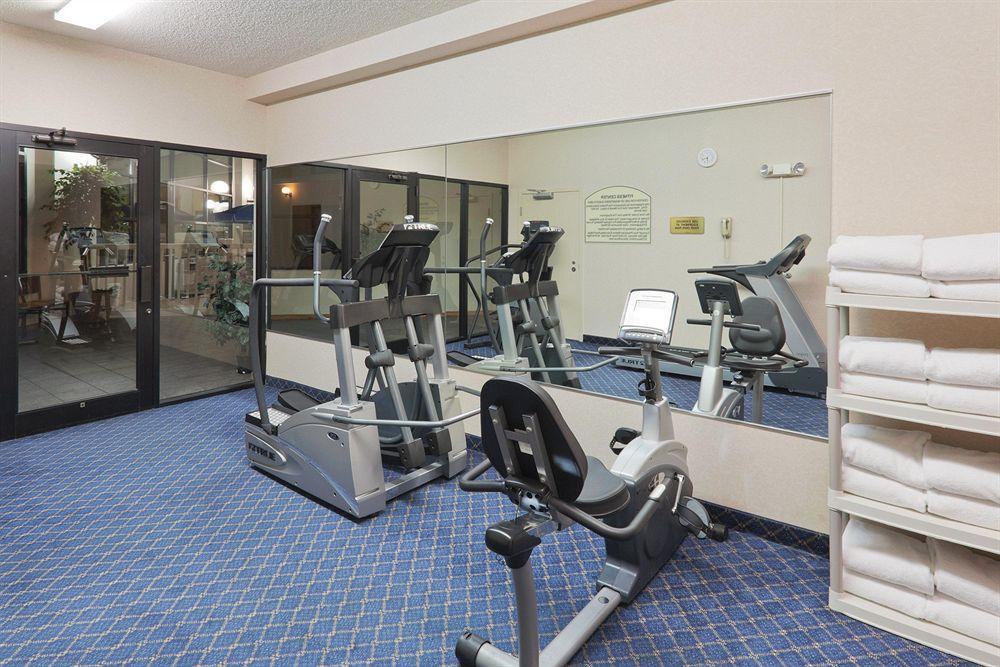 Wyndham Garden Conference Center Champaign - Urbana Hotel Ngoại thất bức ảnh